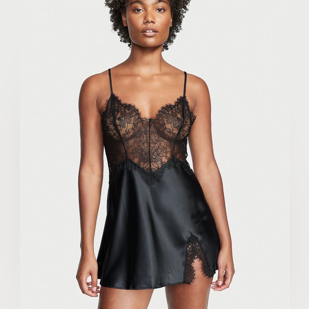 🆕 Victoria’s Secret Satin Slip